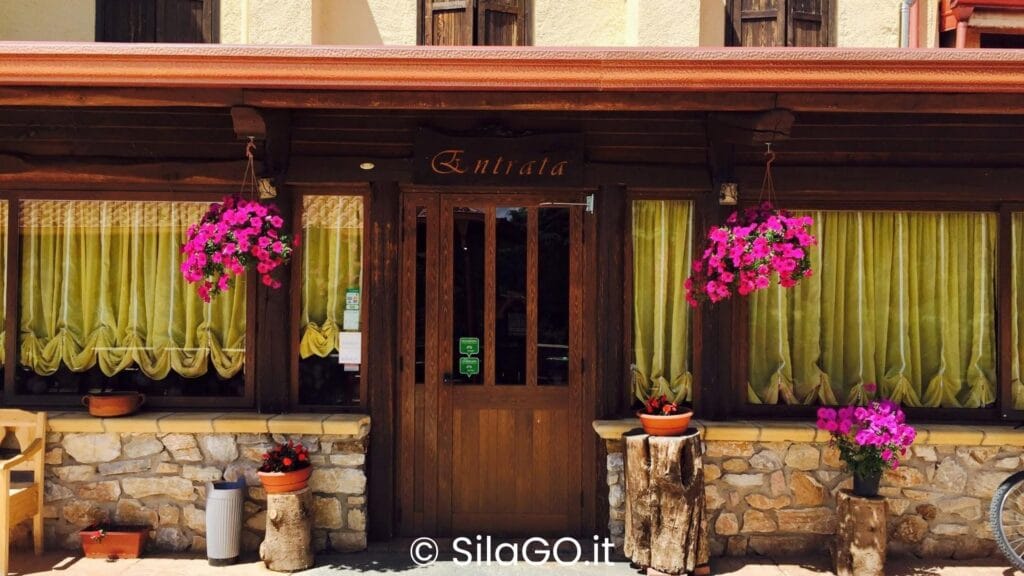 Ingresso dell'Agriturismo Valle Del Salto, un agriturismo in Sila Piccola con cucina tipica e hotel