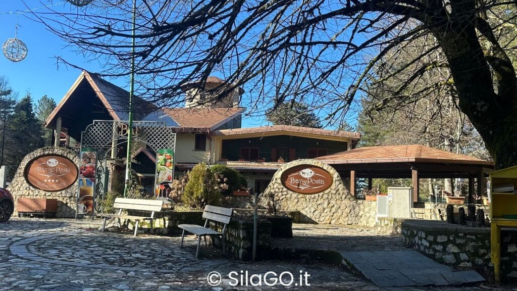 Ingresso del Ristorante della Posta, uno dei ristoranti in Sila Piccola con hotel e area spa